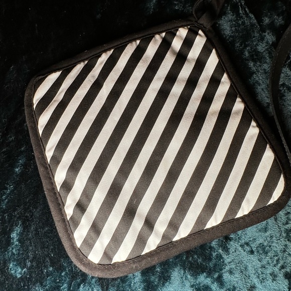 Adorable, oven mitt and pot holder set - Picture 4 of 5